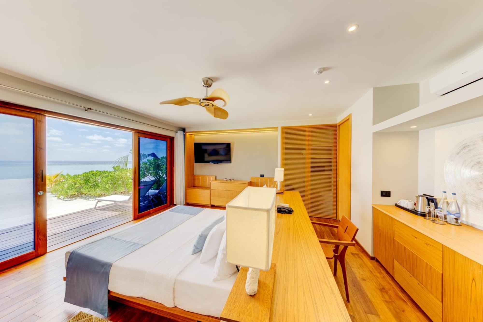 Resort Cinnamon Velifushi Maldives 5*