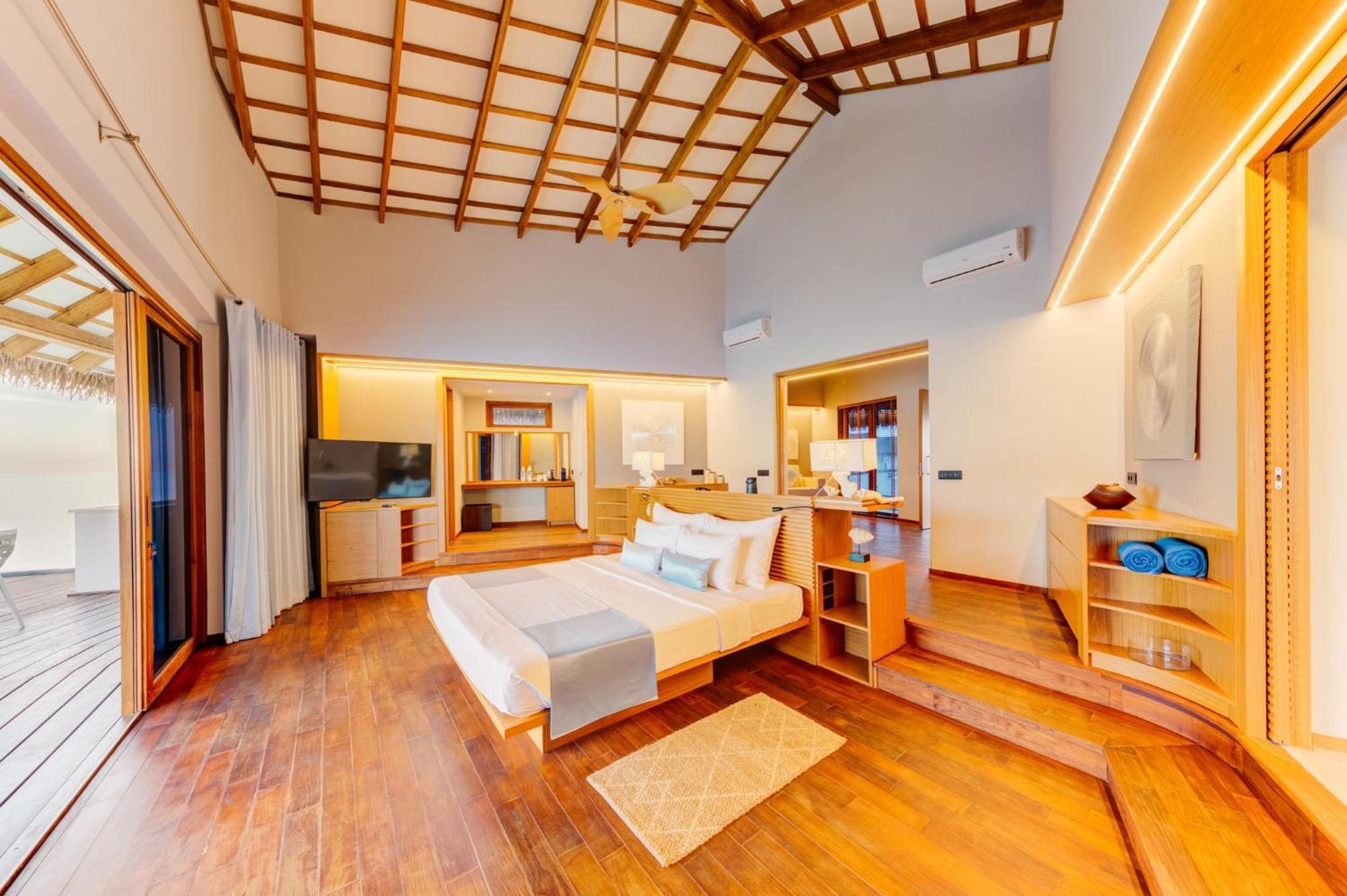 Resort Cinnamon Velifushi Maldives 5*