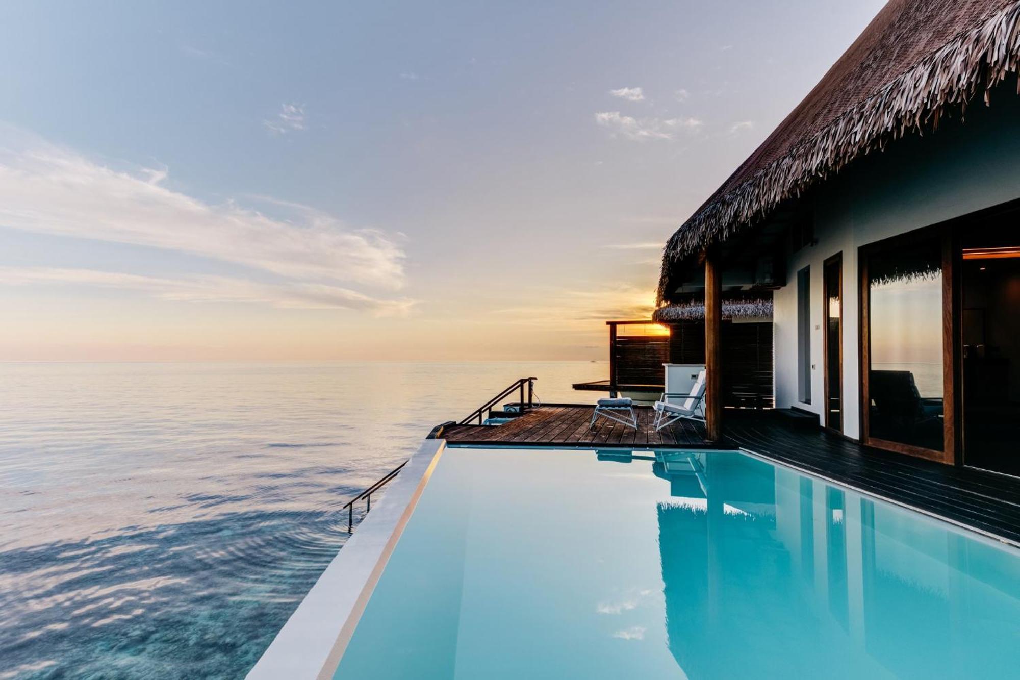 Cinnamon Velifushi Maldives 5* Aarah Island
