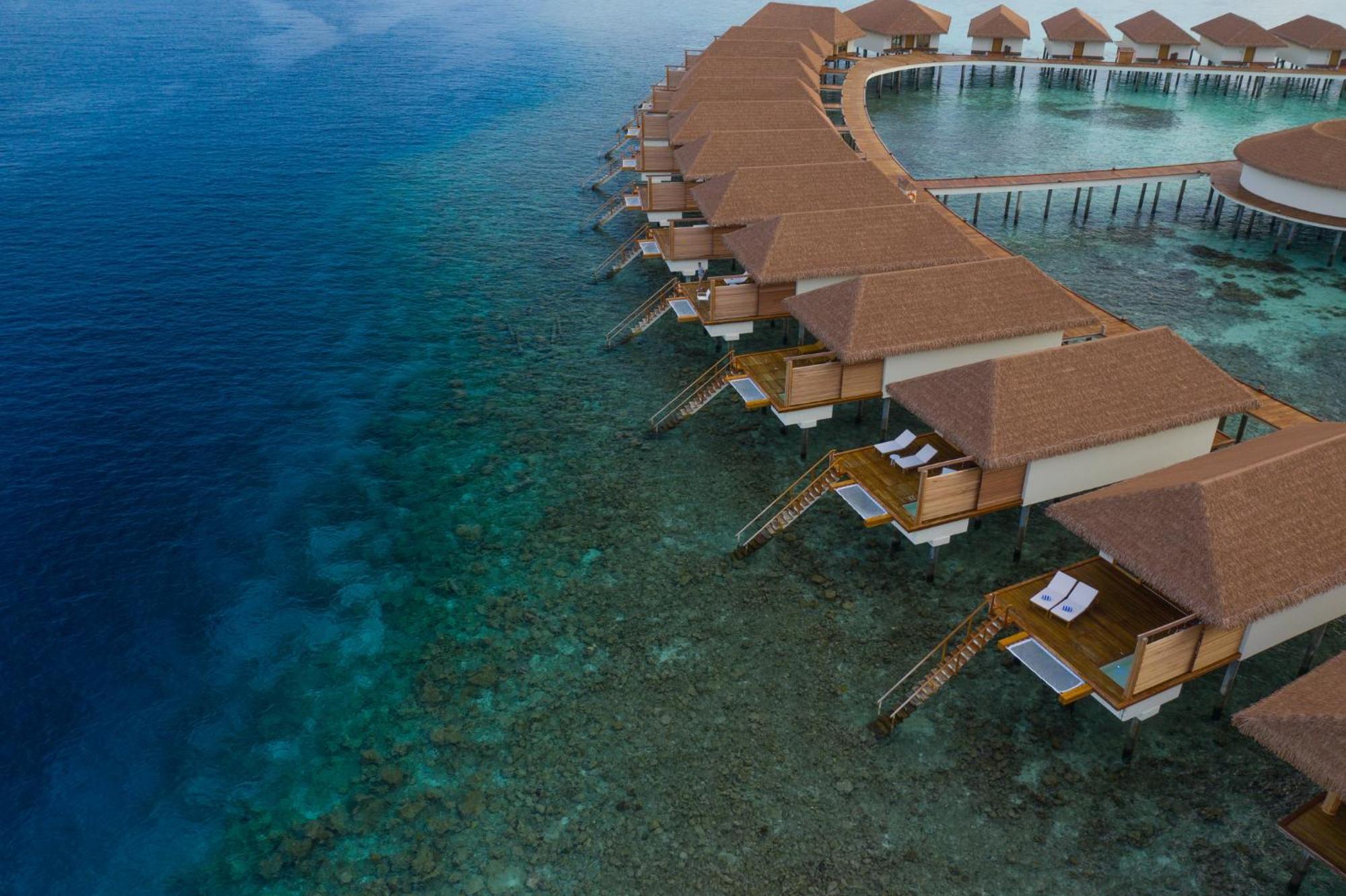 Resort Cinnamon Velifushi Maldives 5*