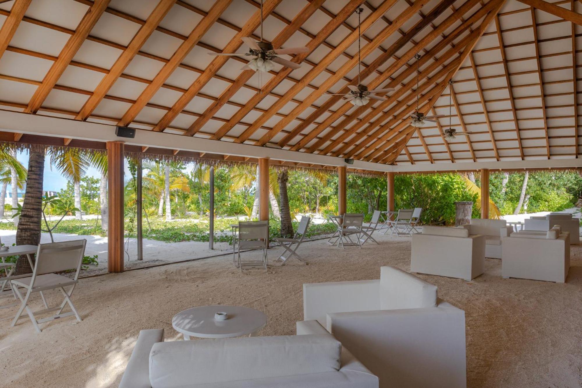 Cinnamon Velifushi Maldives 5* Aarah Island