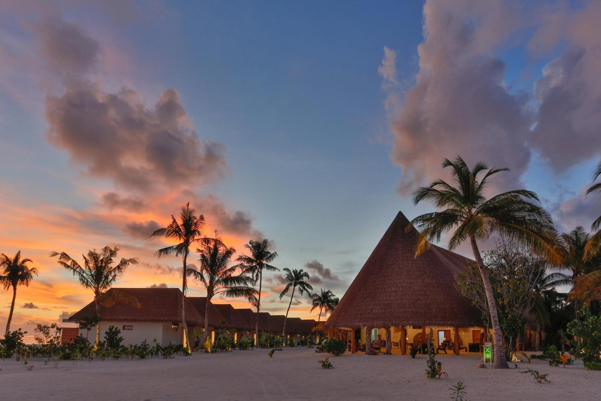 Cinnamon Velifushi Maldives منتجع Aarah Island