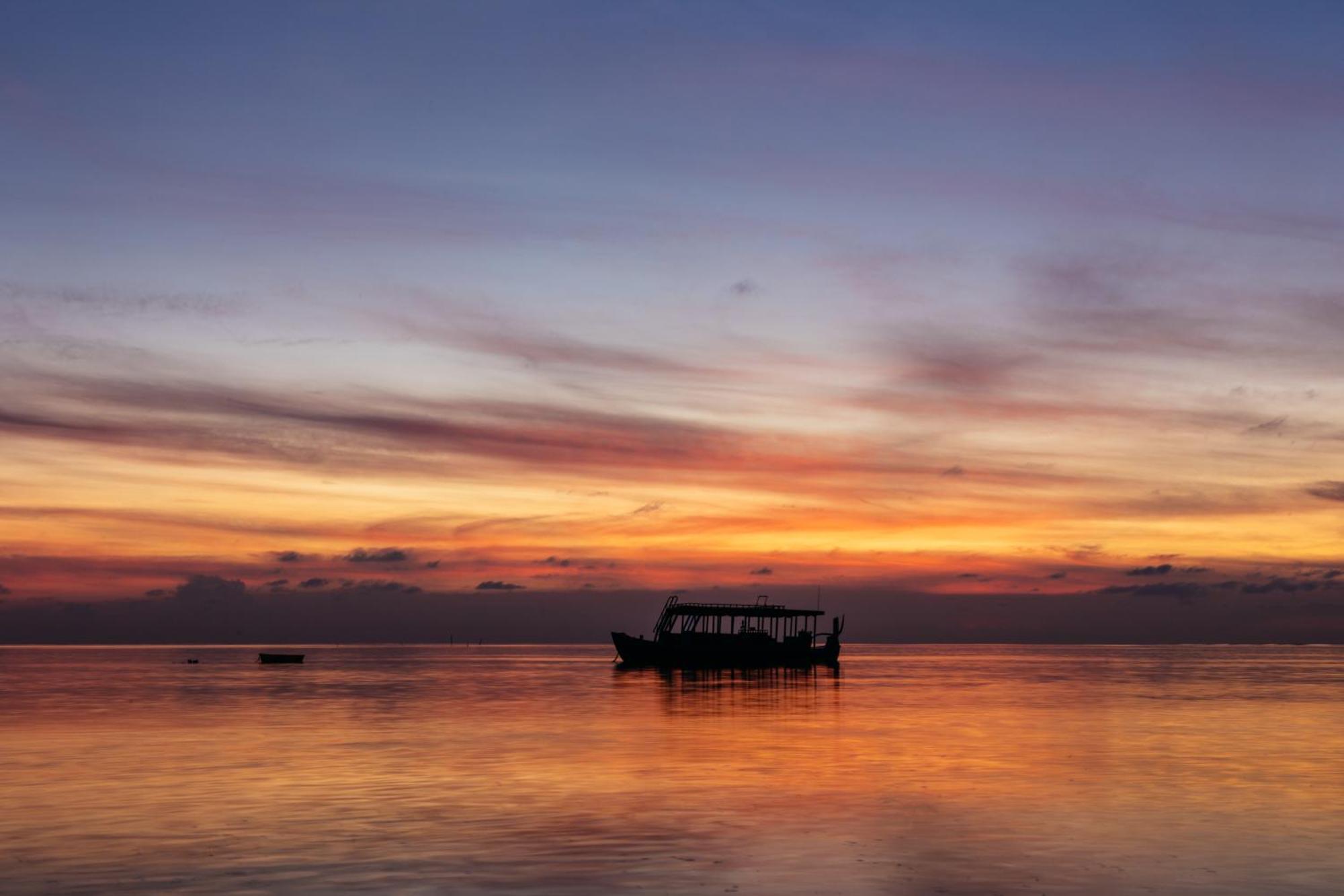 Cinnamon Velifushi Maldives 5* Aarah Island